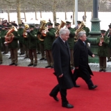 ...Gauck und Seehofer auf dem roten Teppich.