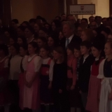 Das Ständchen vom Kinderchor freut das Staatsoberhaupt besonders.