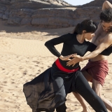 Mit dem Tanz in der Wüste riskieren Afshin (Reece Ritchie) und Elaheh (Freida Pinto) ihr Leben.