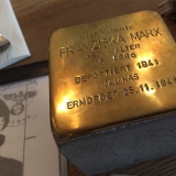 Ein Stolperstein, der in München verlegt werden soll