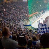 10.000 Eishockey-Fans beim Spiel des EHC in der Olympiahalle.