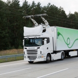 Ein O-LKW auf der eHighway Teststrecke in Groß Dölln