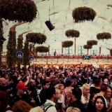 Volksfeststimmung im Bierzelt